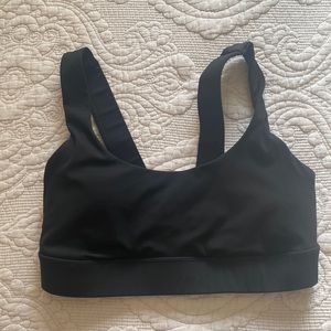 Vuori sports bra